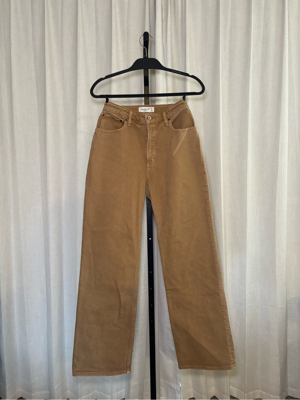 Abercrombie & Fitch High-Rise Relaxed Jeans in Camel